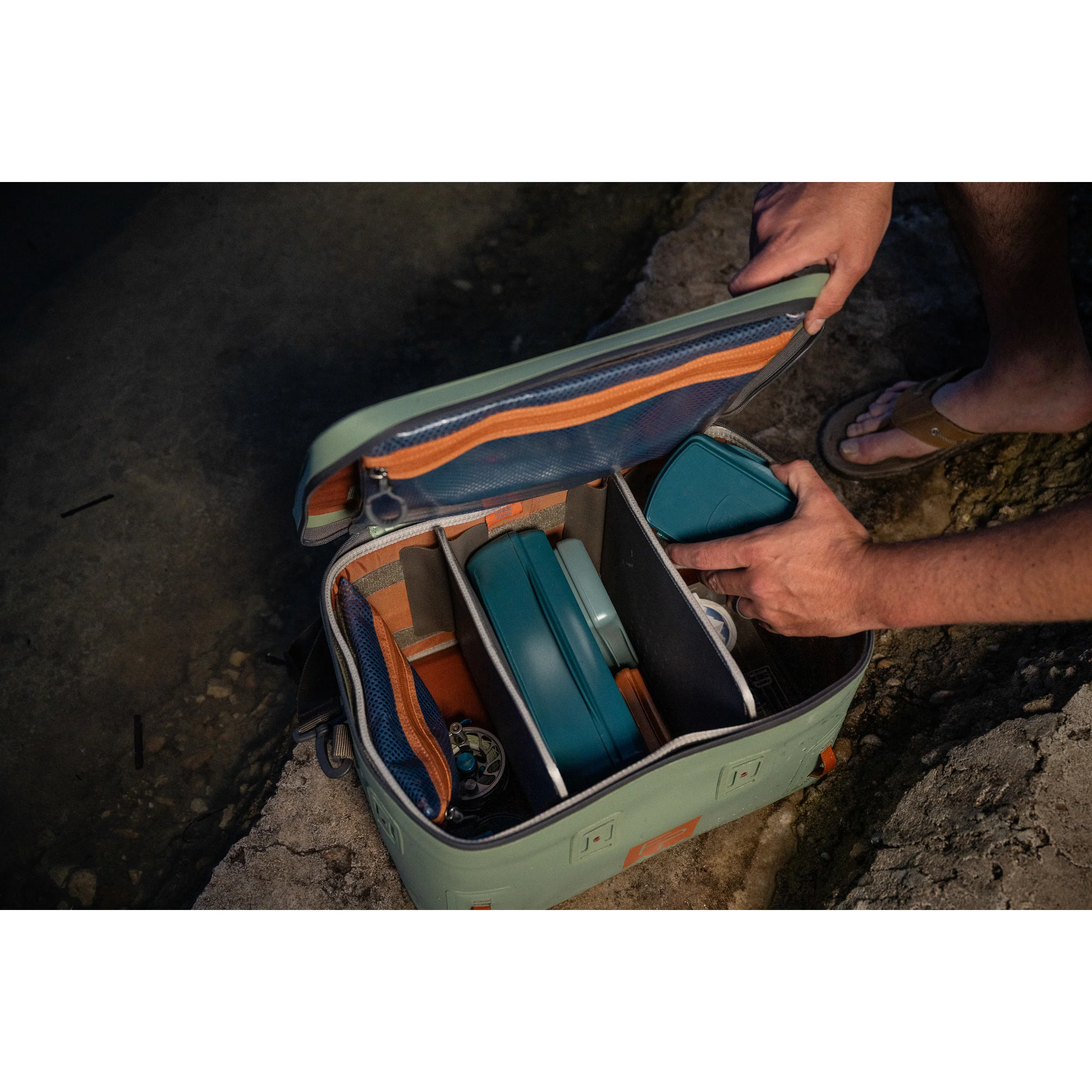 Fishpond Cutbank Gear Bag - Image 9